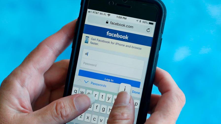 Europa obligaría a Facebook a no enviar datos a EEUU
