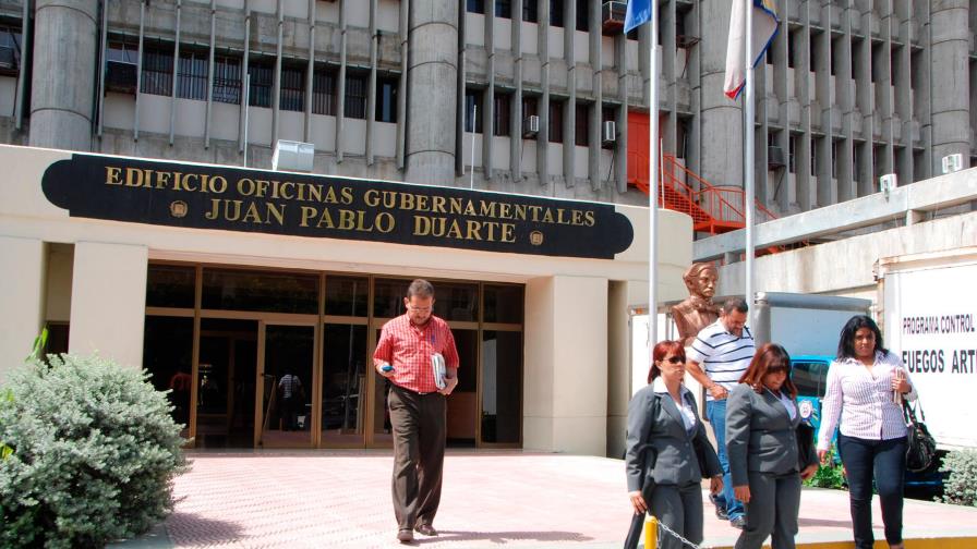 Coronavirus obliga a reducir horarios en las oficinas públicas de RD