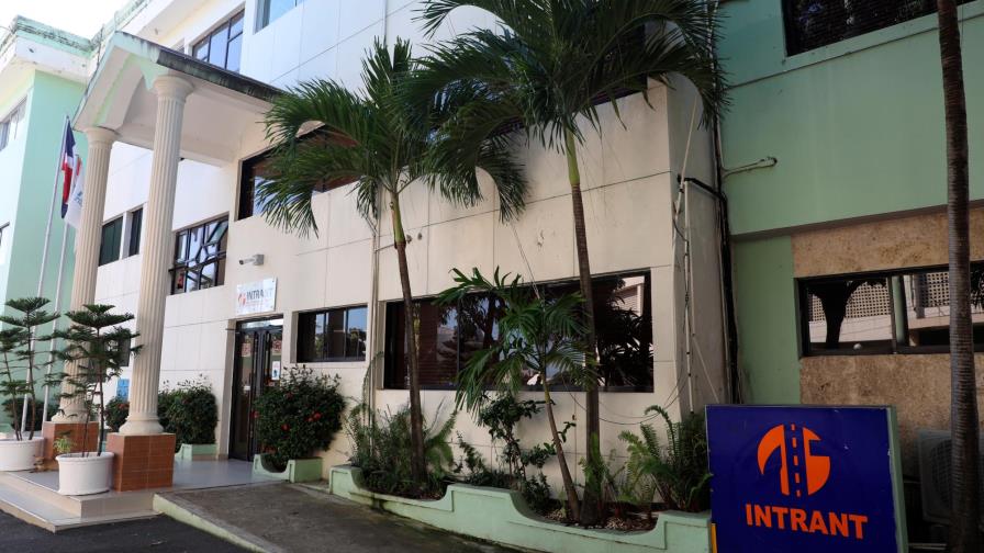 Intrant pone en vigencia normas sobre taxis