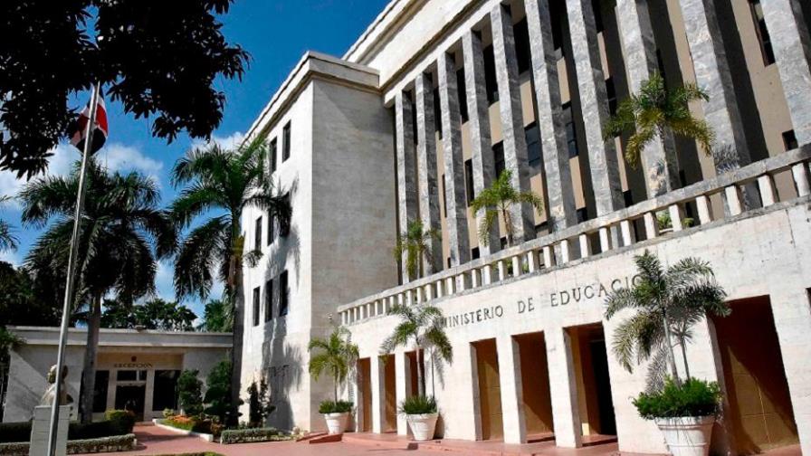 Seis escuelas de San Francisco de Macorís afectadas por tormenta Isaías Seis escuelas de San Francisco de Macorís afectadas por tormenta Isaías