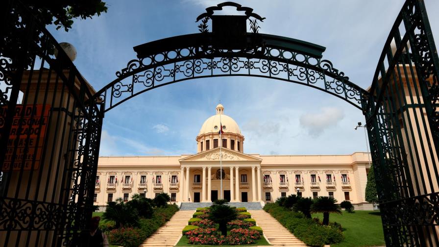 Danilo Medina con grandes desafíos y la oposición arrecia