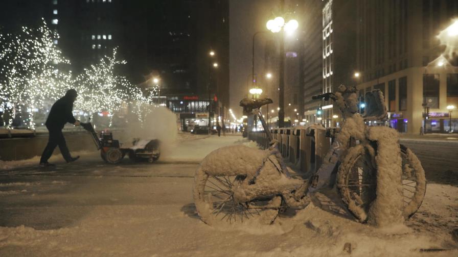 Tormenta invernal trae fuertes nevadas y hielo a EEUU