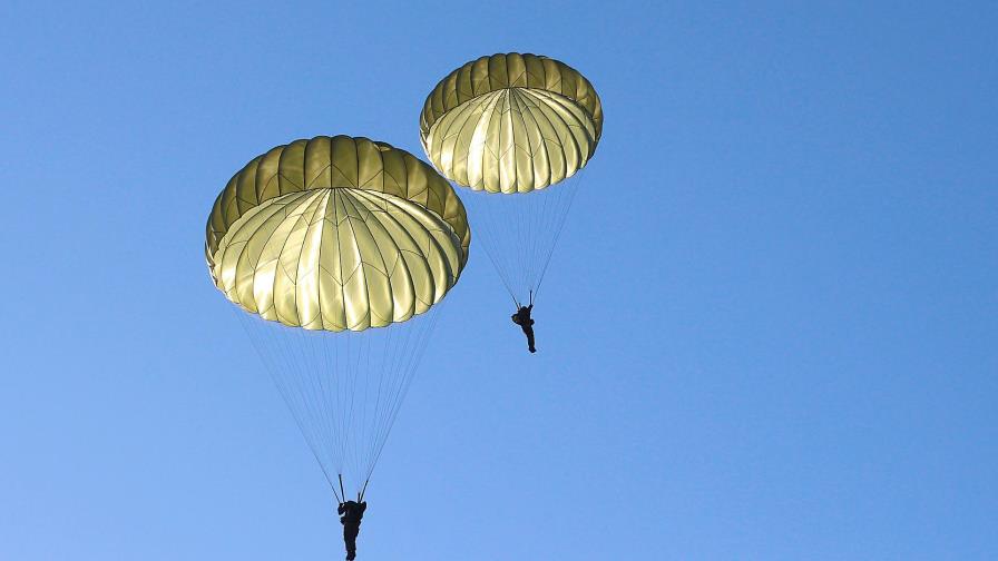 Muere un paracaidista en Florida tras chocar con otro en el aire Muere un paracaidista en Florida tras chocar con otro en el aire