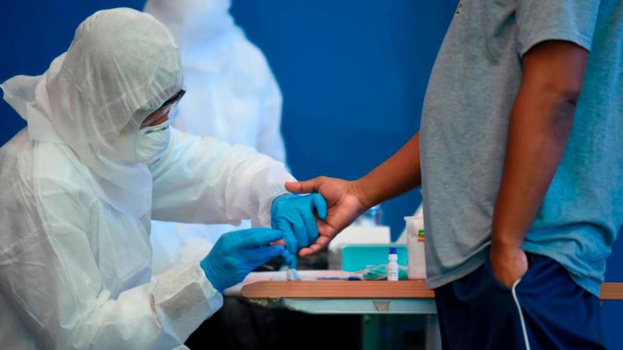 El mundo baja por primera vez en dos semanas de los 5,000 fallecidos diarios