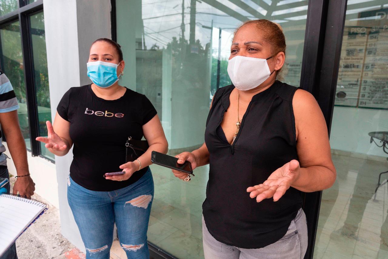 Walkiria Pineda y Katia García, tía y madre de la joven fallecida.