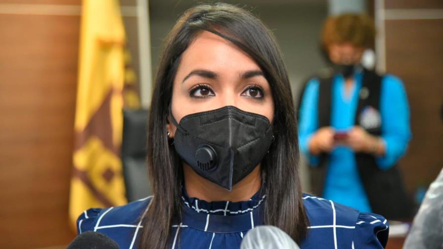 Senadora Faride Raful renuncia al barrilito