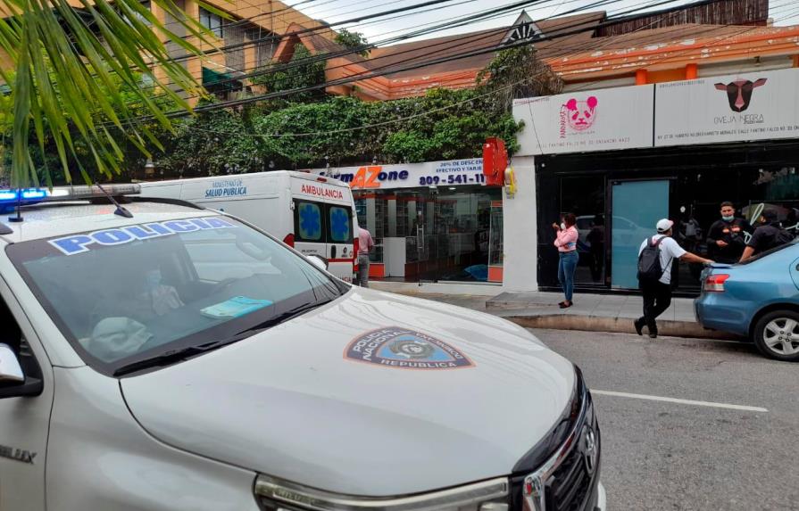 Hombre le dio un “ataque de asma” y murió al llegar a una farmacia en Piantini