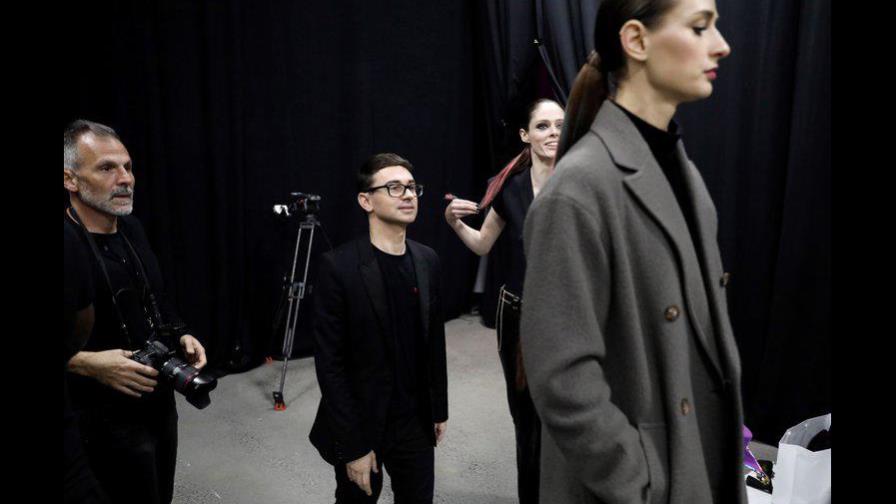 Christian Siriano despide la semana de la moda de Nueva York desde su jardín Christian Siriano despide la semana de la moda de Nueva York desde su jardín
