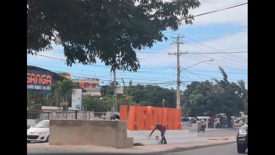 Tras controversia, letrero de bienvenida en La Romana será rediseñado