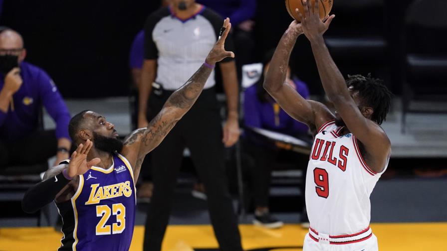 LeBron anota 28, Lakers aguantan ante Bulls sin Davis