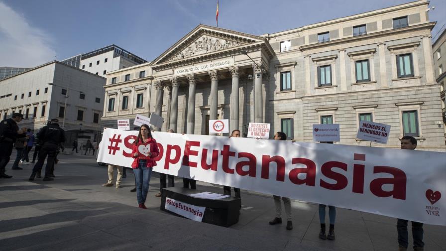 Gobierno español supera primera traba para legalizar eutanasia