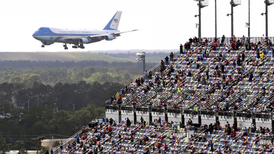 En año electoral, Trump asiste a la carrera Daytona 500