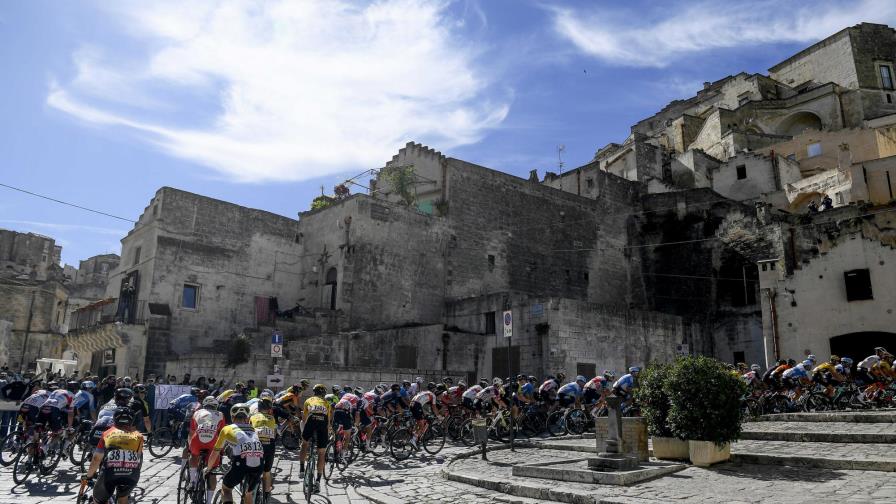 Giro: Démare gana 2da etapa seguida; Almeida sigue de líder