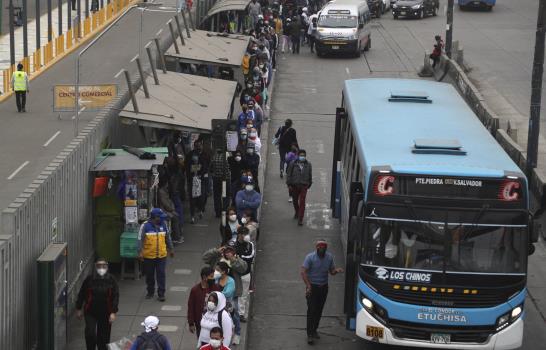 Pese a contagios en ascenso, Perú reabre centros comerciales Pese a contagios en ascenso, Perú reabre centros comerciales
