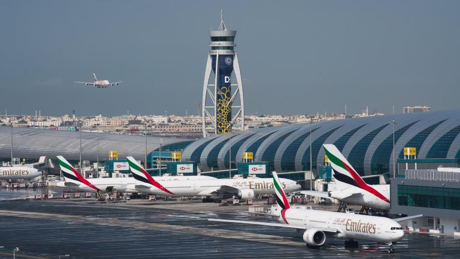 Aeropuertos en el mundo toman medidas por brote de coronavirus en China