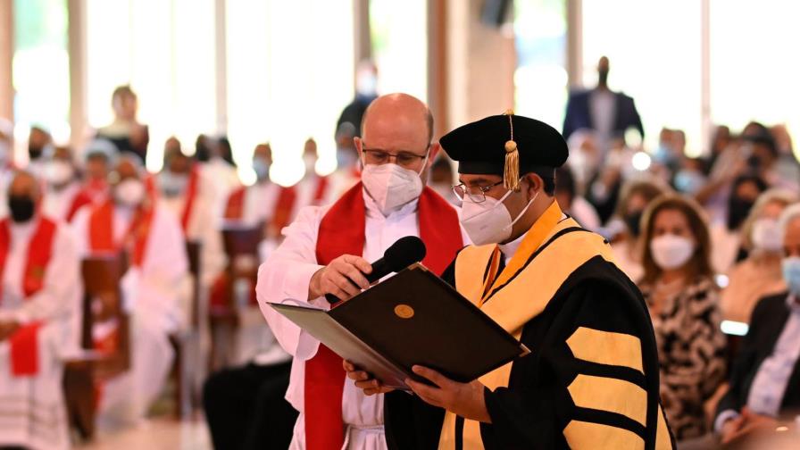 Posesionan a Secilio Espinal como nuevo rector de la PUCMM Posesionan a Secilio Espinal como nuevo rector de la PUCMM