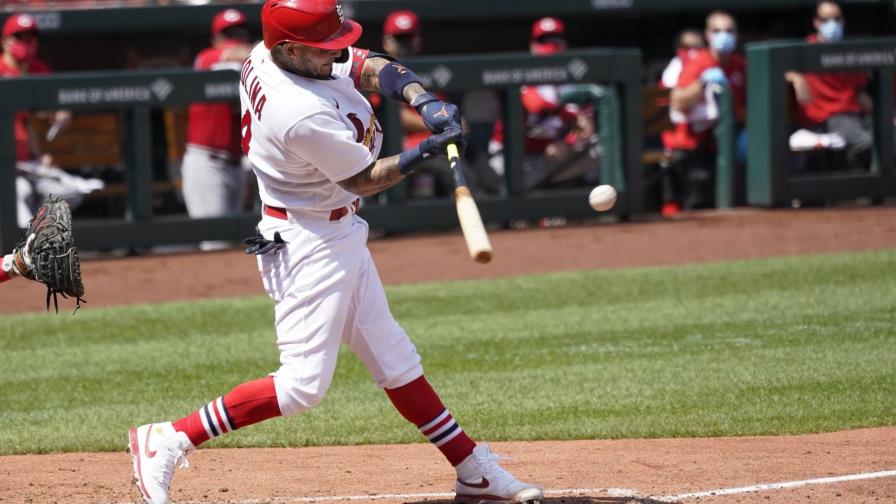 Molina aporta 4 hits en victoria de Cardenales sobre Rojos Molina aporta 4 hits en victoria de Cardenales sobre Rojos