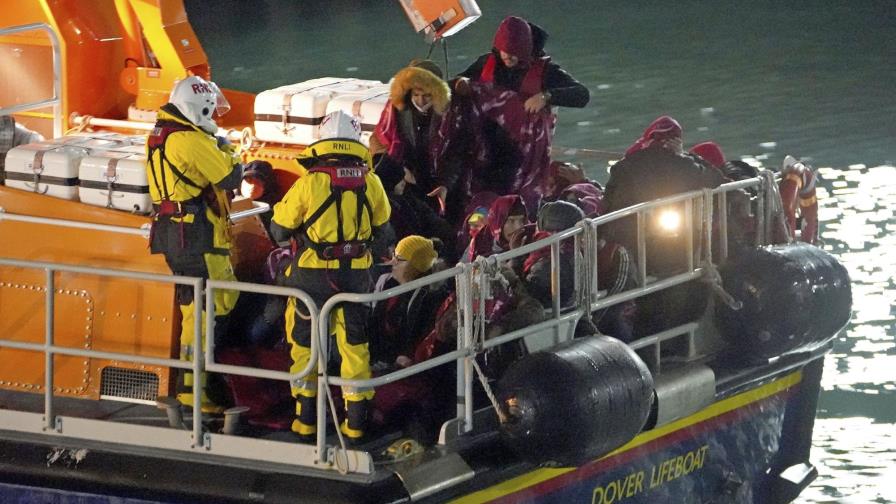 Muertes en Canal avivan tensión migratoria París-Londres
