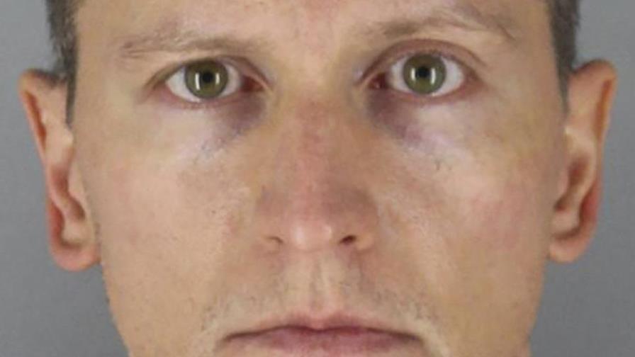 Libre bajo fianza el policía acusado de matar a George Floyd