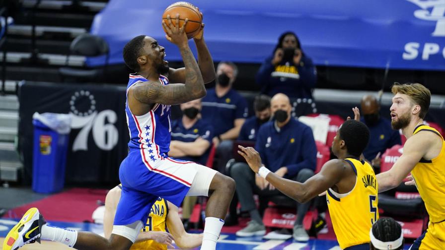 Suplentes brillan en el triunfo de 76ers ante Pacers