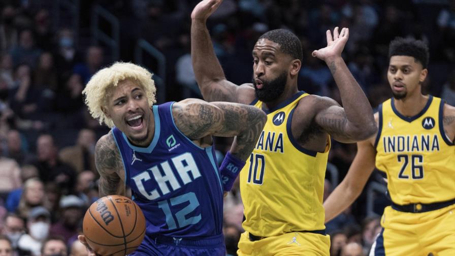 Ball suma 32 puntos, Hornets superan a Pacers