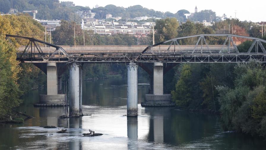 Roma: Incendio destruye histórico puente sobre el río Tíber