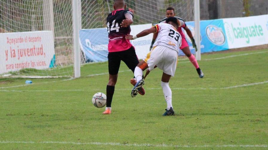 Atlético Vega Real y Pantoja ganan en inicio semifinales de la LDF