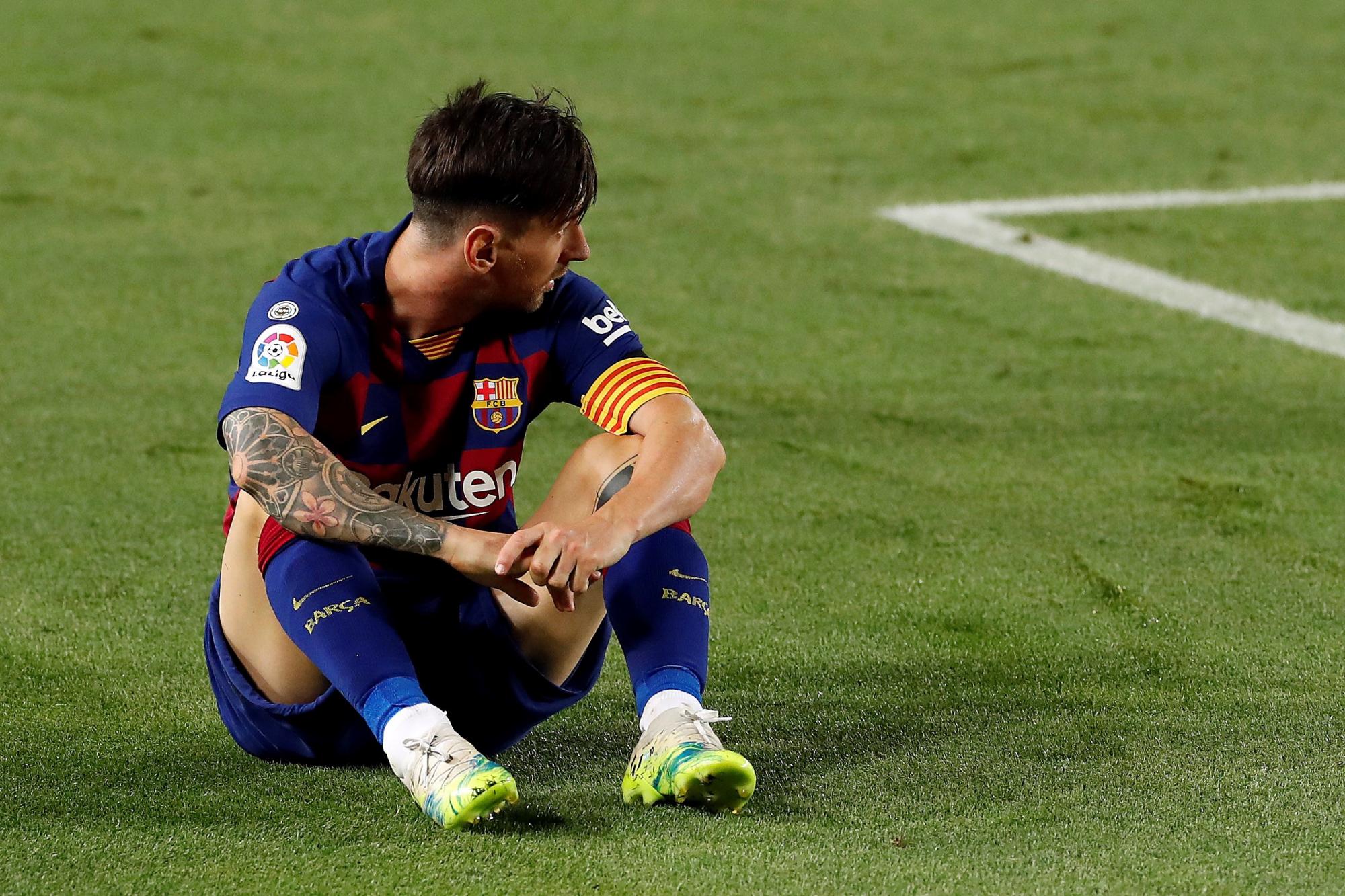 El delantero del FC Barcelona Leo Messi, durante el partido de Liga en Primera División ante el Espanyol que disputan esta noche en el Camp Nou, en Barcelona. (EFE/Alberto Estévez)