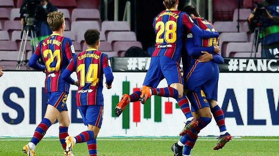 El Barça se frena de nuevo, Suárez afianza al Atlético como líder