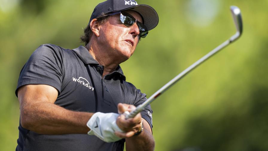 Mickelson inicia el Wells Fargo en la cima