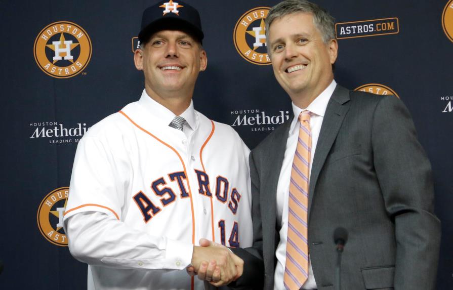 Exmánager de Houston ofrece disculpas y acepta la decisión de las Grandes Ligas