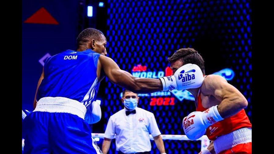 Dominicano De la Cruz avanza a tercera ronda en Mundial de Boxeo Dominicano De la Cruz avanza a tercera ronda en Mundial de Boxeo