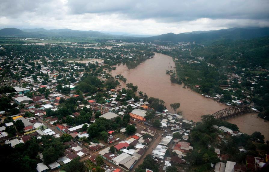 Damnificados por Iota y Eta en Honduras piden ayuda mientras siguen derrumbes