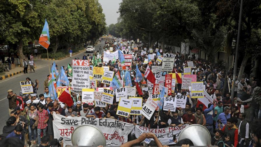 Protestan en la India por incremento de vivienda estudiantil Protestan en la India por incremento de vivienda estudiantil