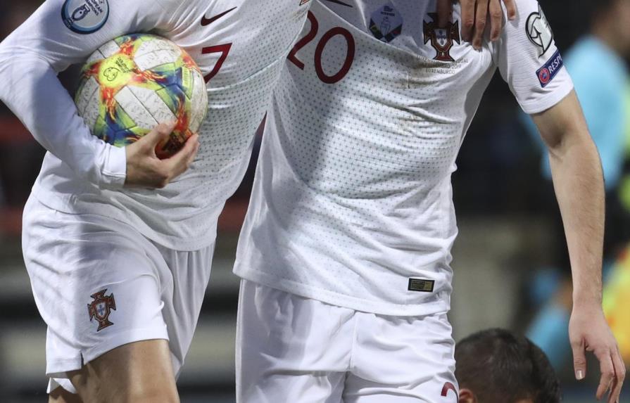Cristiano anota su 99no gol, Portugal avanza a Euro 2020