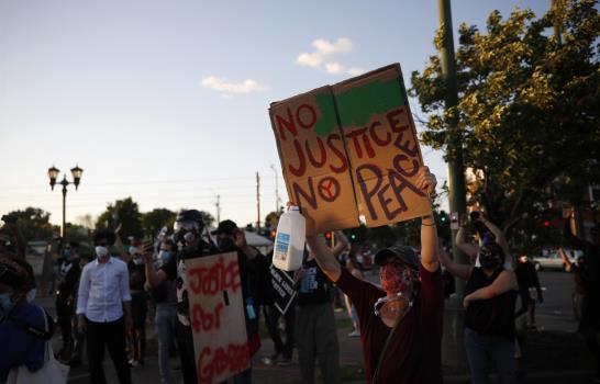 Minneapolis: Queman comisaría en protesta por George Floyd