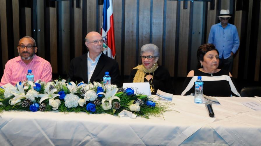 “Educar significa preparar profesionales competentes en las áreas vitales” “Educar significa preparar profesionales competentes en las áreas vitales”