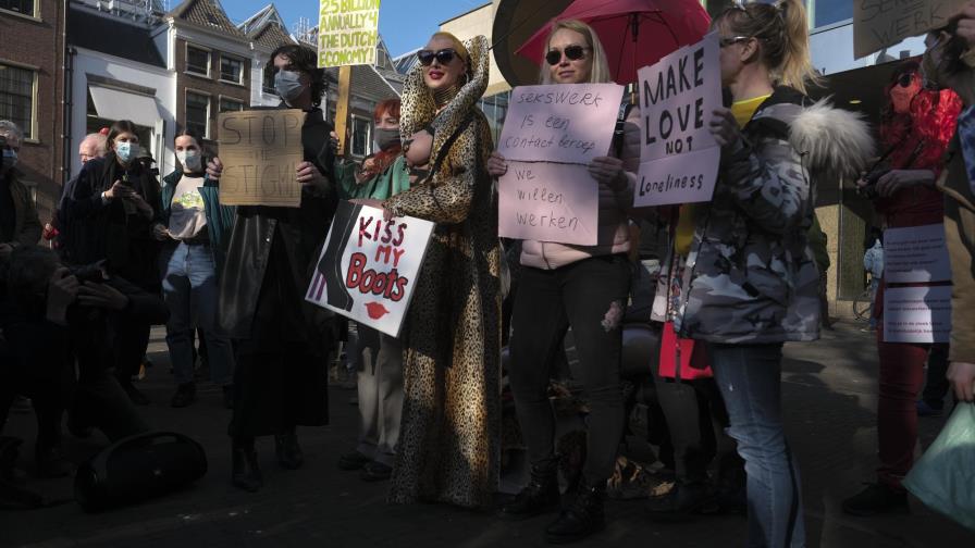 Propietarios de bares y sexoservidores protestan en Holanda
