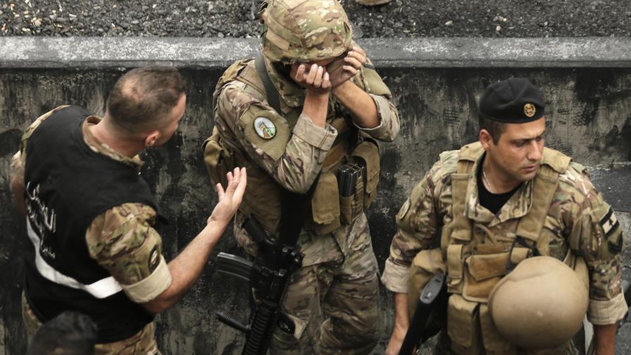 Soldados libaneses tratan de abrir caminos bloqueados Soldados libaneses tratan de abrir caminos bloqueados