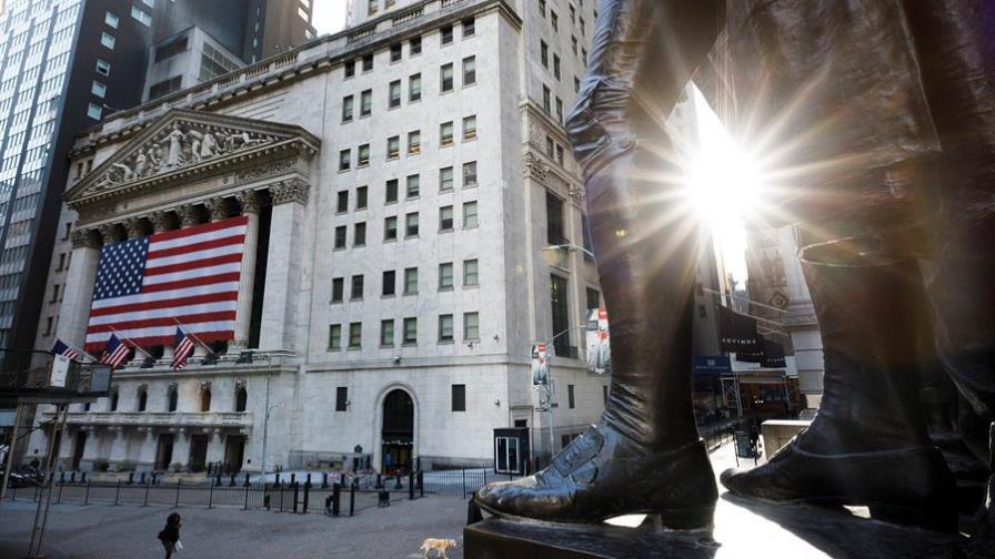 Wall Street abre en rojo y Dow pierde 600 puntos a pesar de estímulo de Fed Wall Street abre en rojo y Dow pierde 600 puntos a pesar de estímulo de Fed