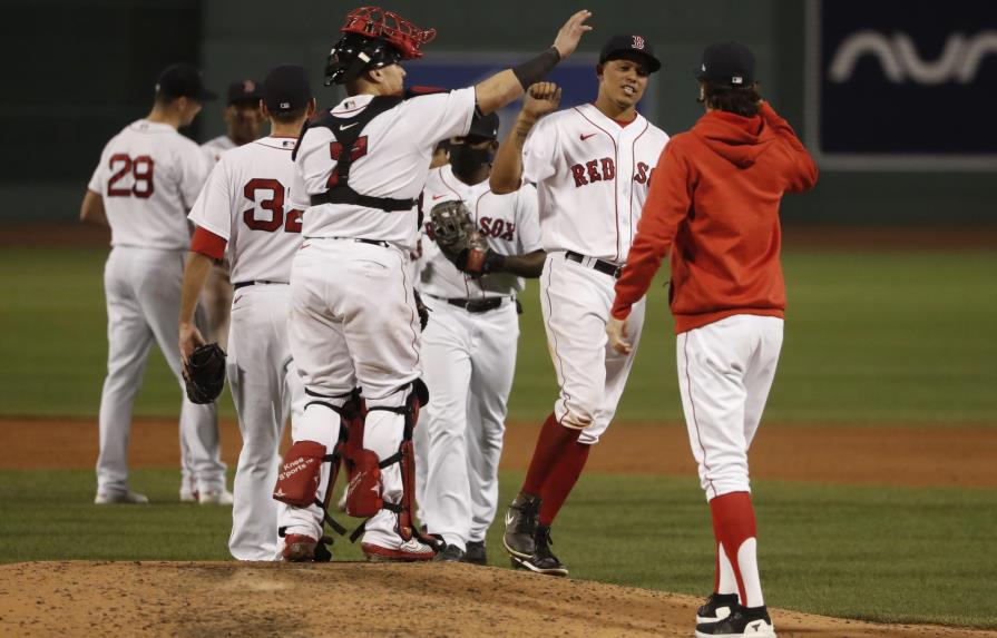 Con tres hits de Muñoz, Boston divide triunfos en doble función