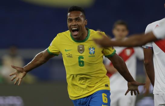 Brasil aplasta a Perú y controla su grupo en Copa América