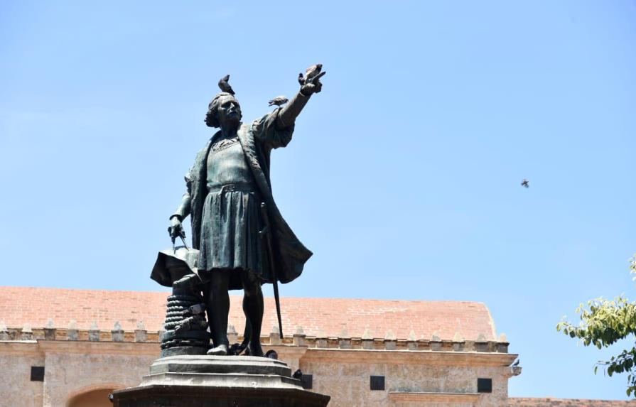 Piden retirar estatua de Cristóbal Colón de la Zona Colonial 