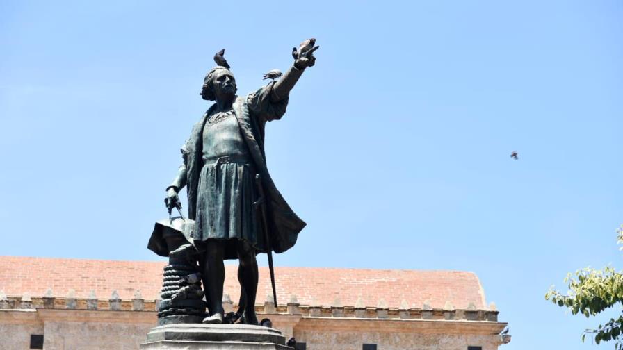 Piden retirar estatua de Cristóbal Colón de la Zona Colonial 
