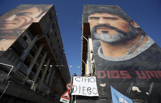 Nápoles inicia proceso para dedicar su estadio a Maradona