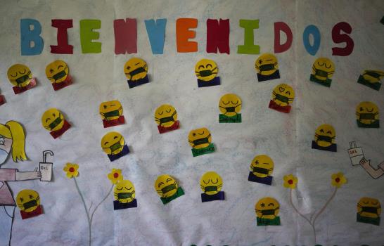 Con dudas, venezolanos vuelven a clases tras 19 meses