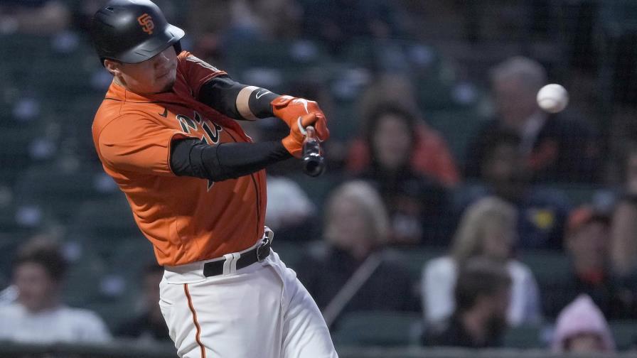 Kapler se impone a exequipo, Gigantes derrotan a Filis 5-3