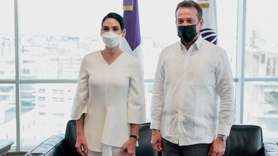 Primera dama Raquel Arbaje e Ito Bisonó harán “parques creativos” en las 32 provincias Primera dama Raquel Arbaje e Ito Bisonó harán “parques creativos” en las 32 provincias