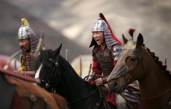 Reseña: “Mulan” con actores es hermosa pero le falta magia