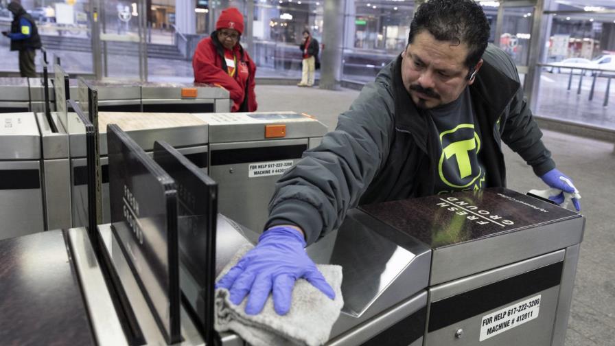 Con el coronavirus, el personal de limpieza también es vital Con el coronavirus, el personal de limpieza también es vital